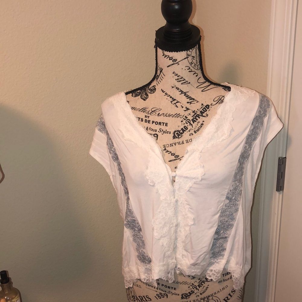 POL Shirt | Cropped Lace Shirt 🌸 - Picture 2 of 9